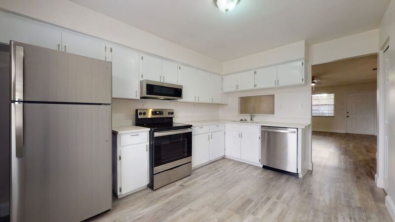 Primary Photo - 5305 N Boulevard
