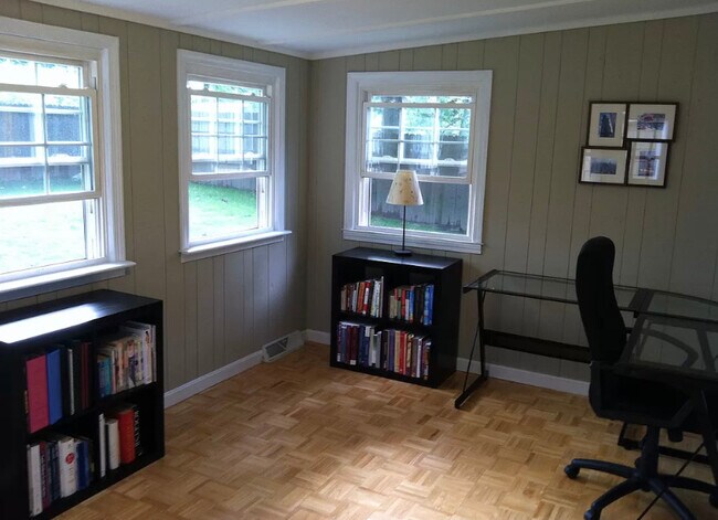 Building Photo - 149 Regal St