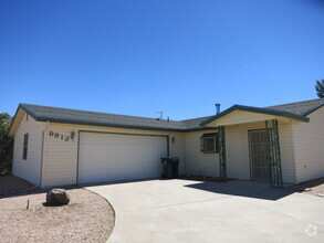 Building Photo - 9912 N La Jolla Dr