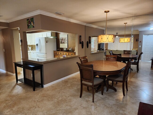 Building Photo - 3624 Alder Dr