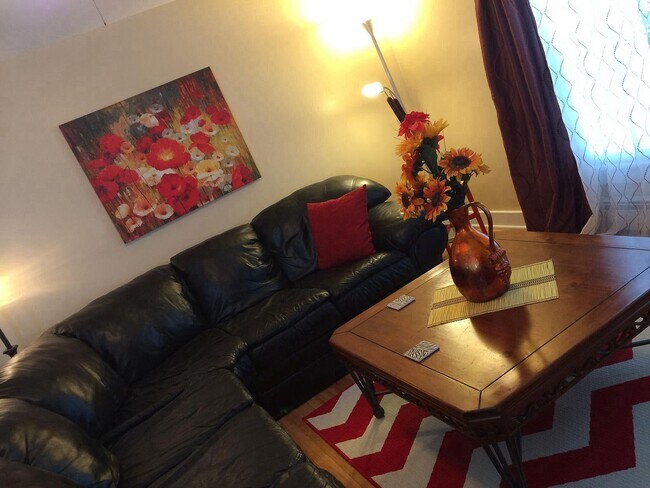 Livingroom - 129 Middle Ave