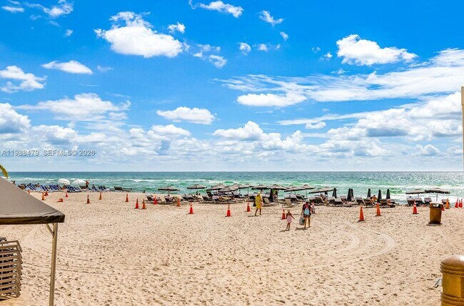 Foto del edificio - 16699 Collins Ave