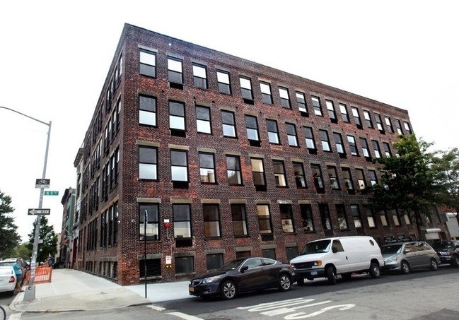 Foto del edificio - 128 Wythe Ave