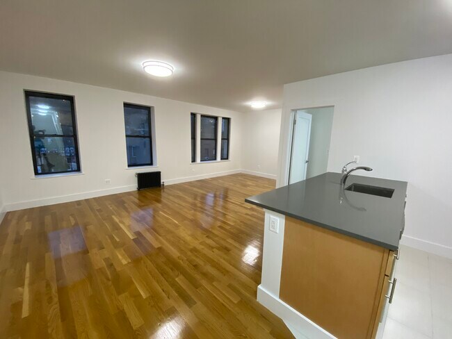 Building Photo - 221 W 21st St