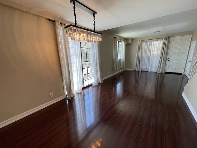 Building Photo - 3 + 2.5 Charming Townhome in Desirable Val...