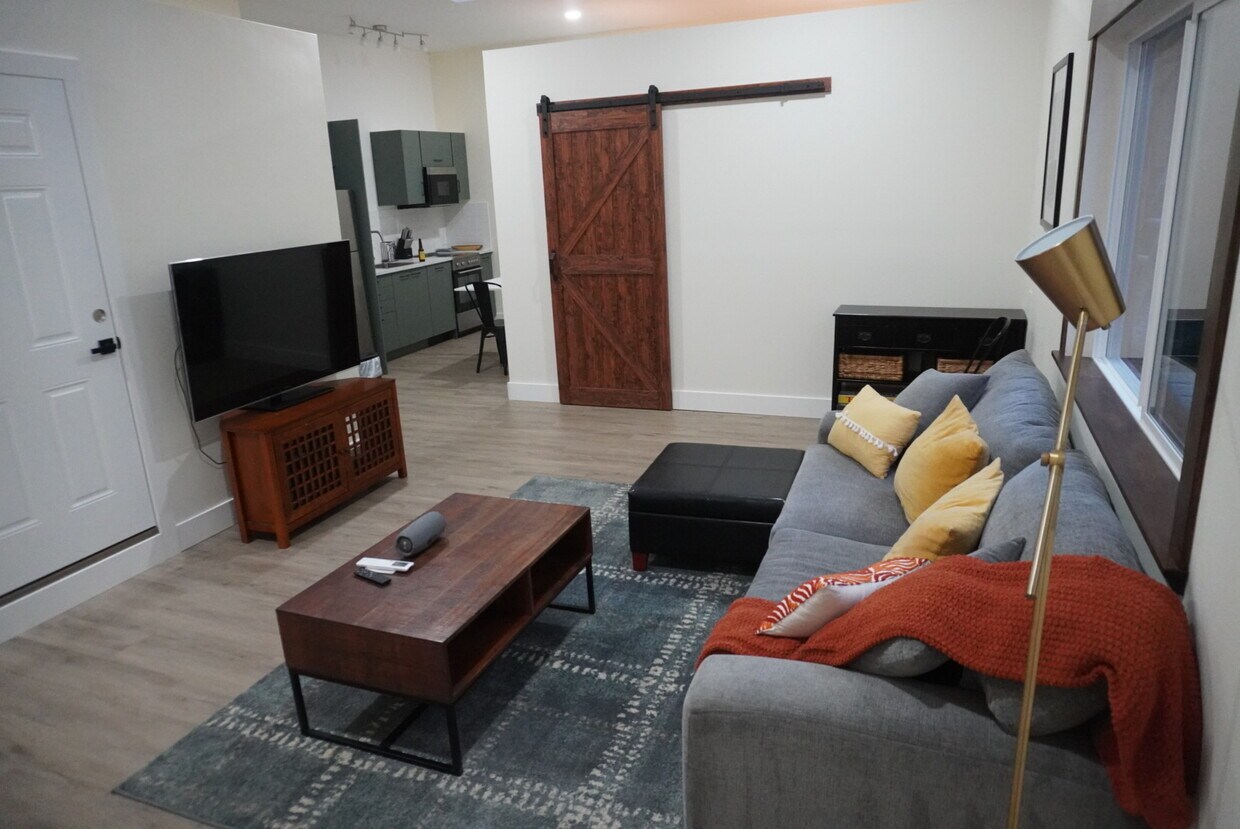 Foto principal - 18408 Occidental Ave S