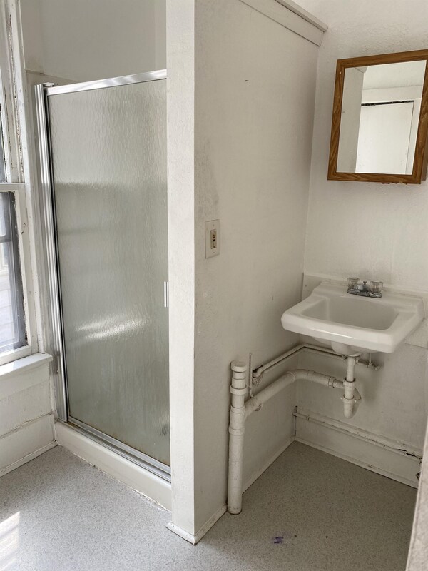 Building Photo - 1427 S 81st St