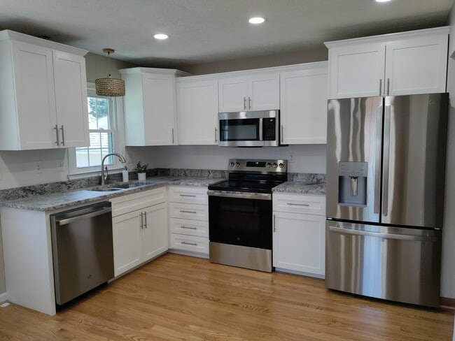 Building Photo - 7914 Greenway Dr