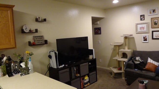 Building Photo - Parkside Apts - One Bedroom near Utah Vall...