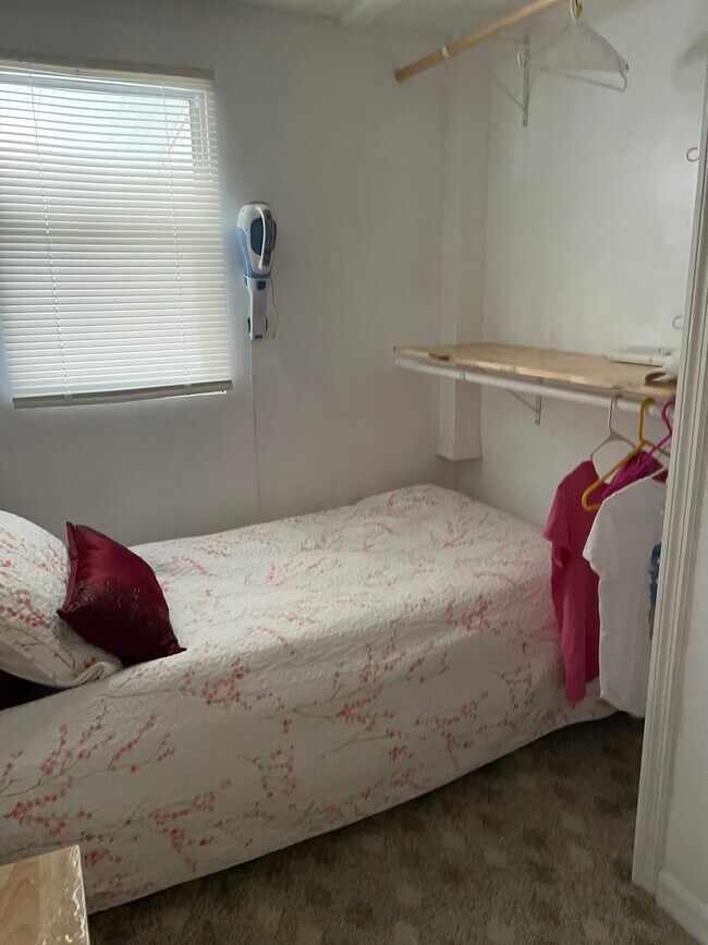 Segundo dormitorio - 7801 34th Ave N