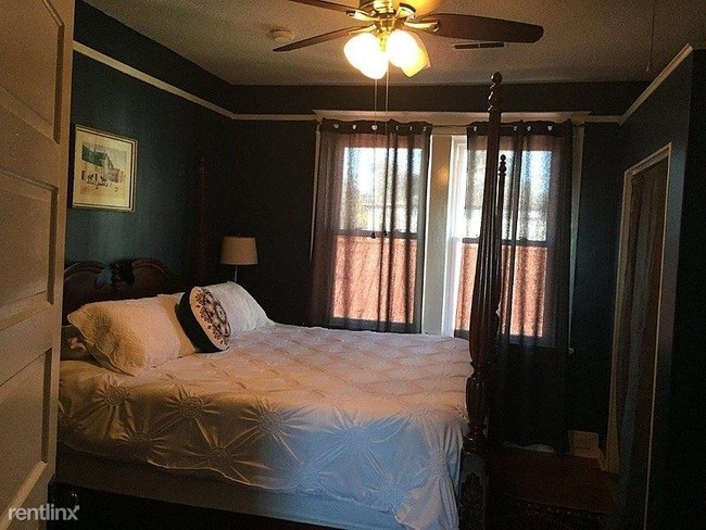 Foto del edificio - 2 br, 1 bath Apartment - 448 Huger Street B