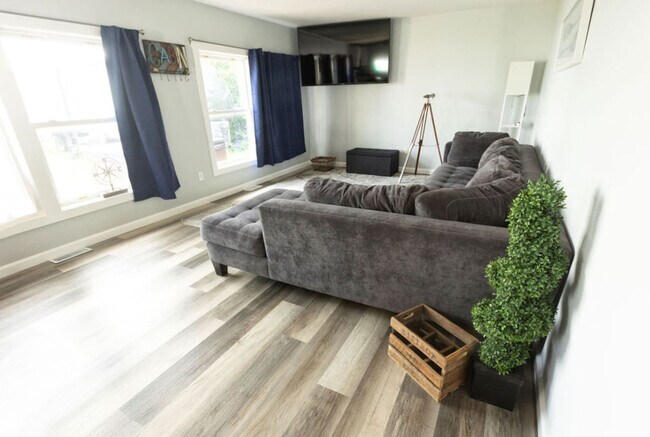 Building Photo - 39259 N Jackson Dr