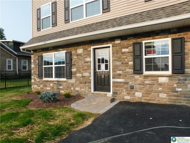 Building Photo - 1549 Burkhardt St