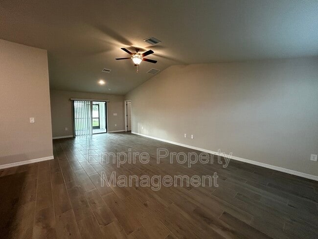 Building Photo - 3214 NE 13th Ct