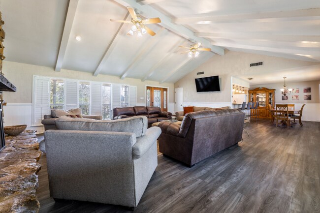 Building Photo - 607 N Duncanville Rd