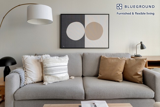 Building Photo - 555 E Evelyn Ave