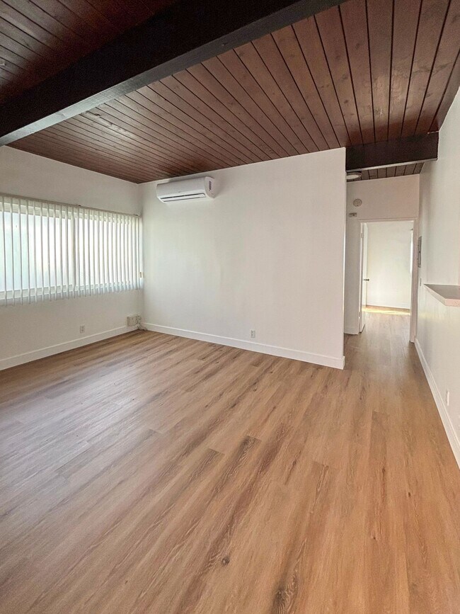 Foto del edificio - 116 N Helberta Ave