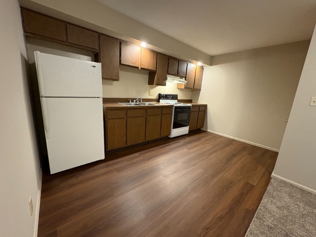 Building Photo - 1128 Amherst Dr