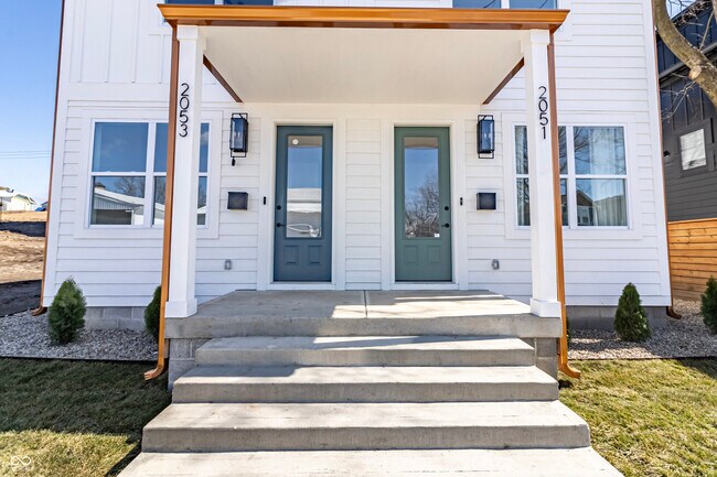 Foto del edificio - 2053 Columbia Ave