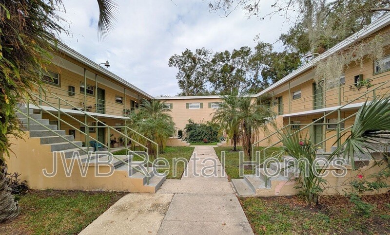 Foto principal - 2775 Herschel St