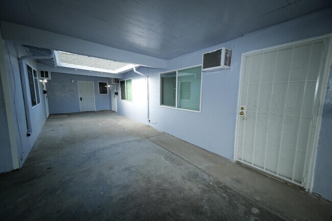 Building Photo - 455 Esperanza Way
