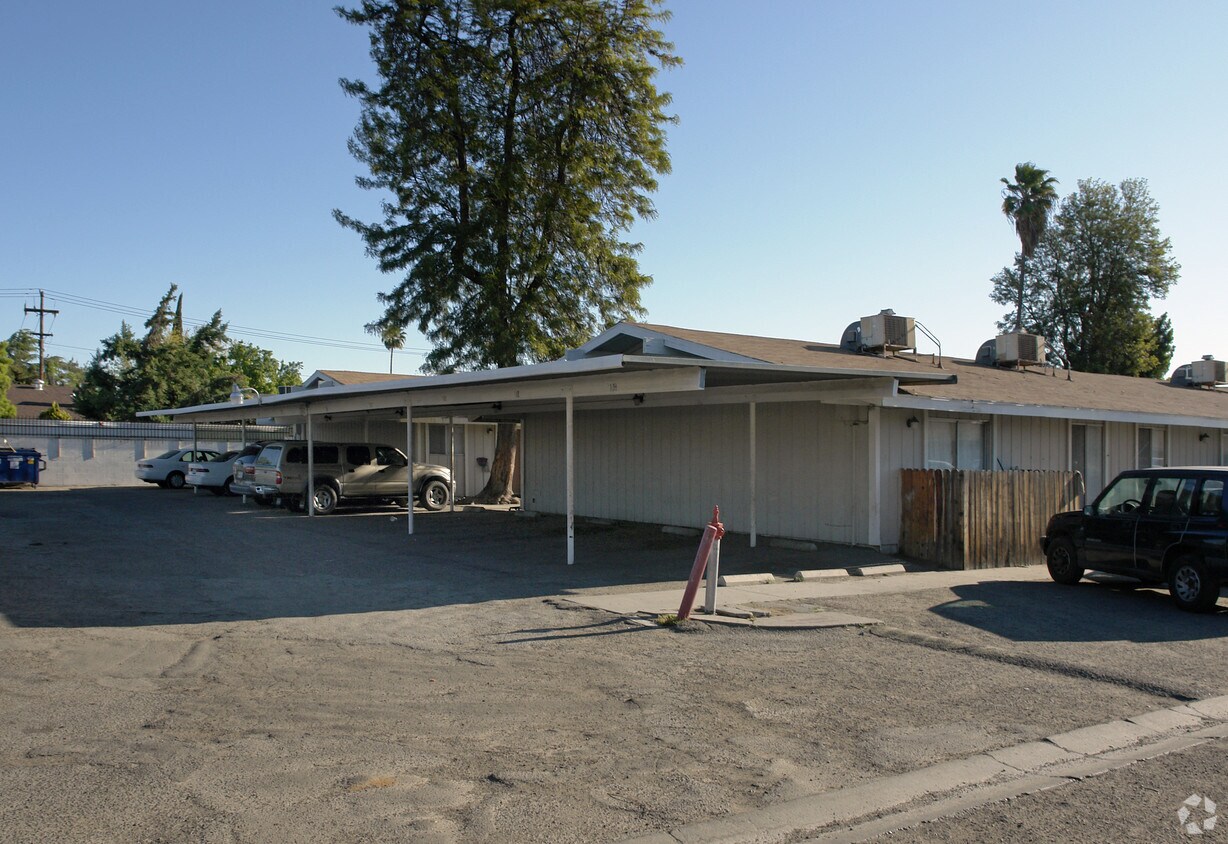 Primary Photo - La Casa Lisa Apartments