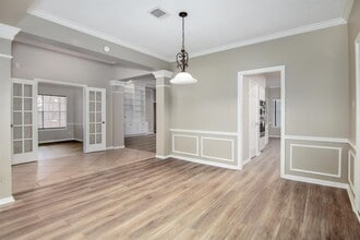 Building Photo - 15118 Greenleaf Ln