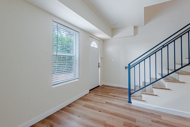 Foto del edificio - 16753-16755 1/2 Sherman Way