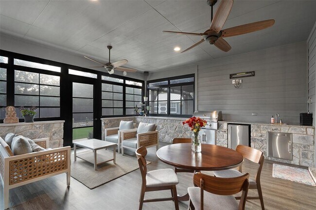 Foto del edificio - 225 Escarpment Wy