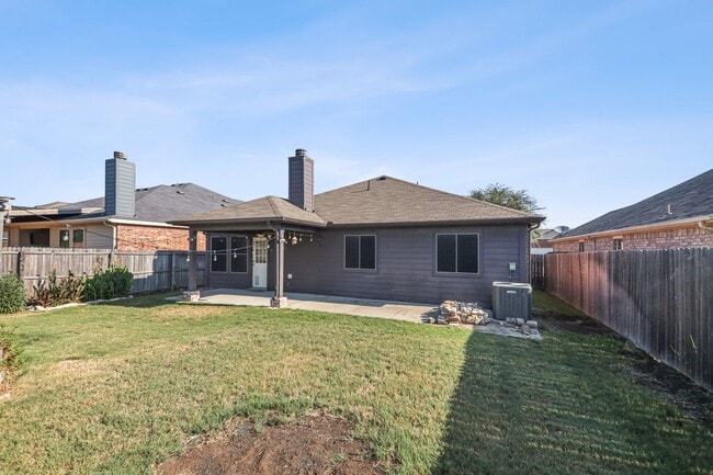 Building Photo - 4 Bedroom Single Family in Crossroads