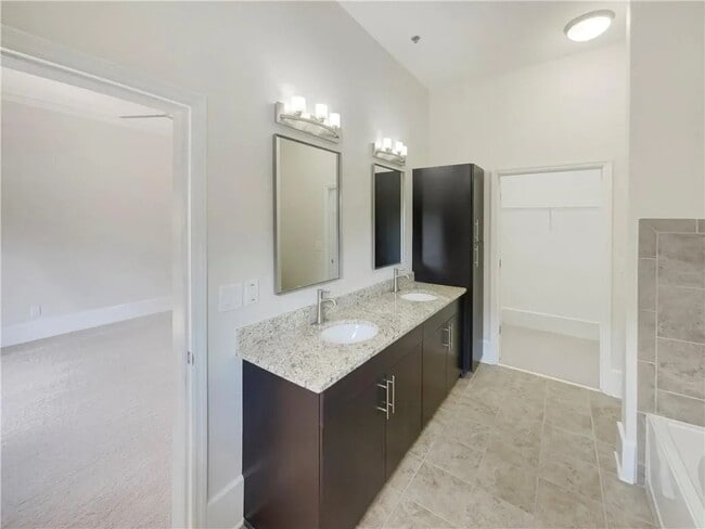 Photo - 745 Fountainhead Ln NE House