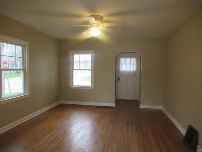 Building Photo - 202 Williston Ave