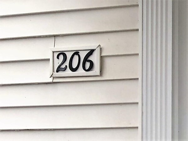Building Photo - 206 Kinsley St