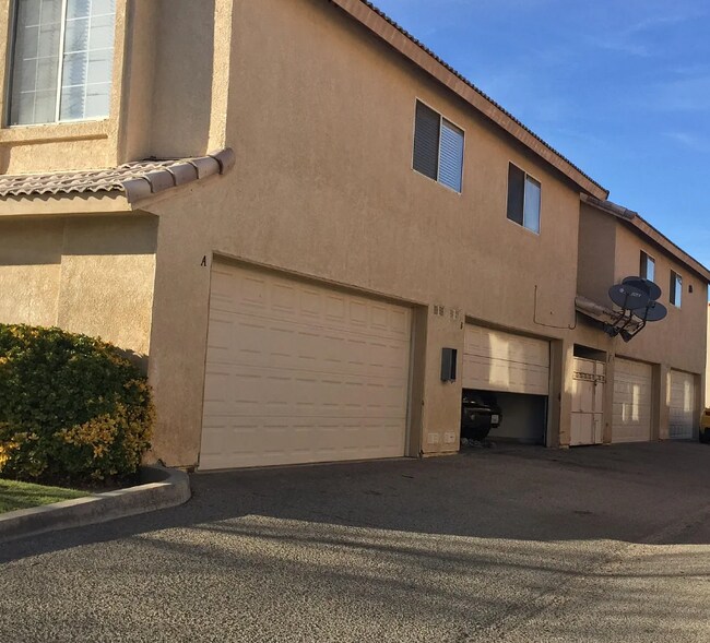 Foto del edificio - 1639 Orchid Ln