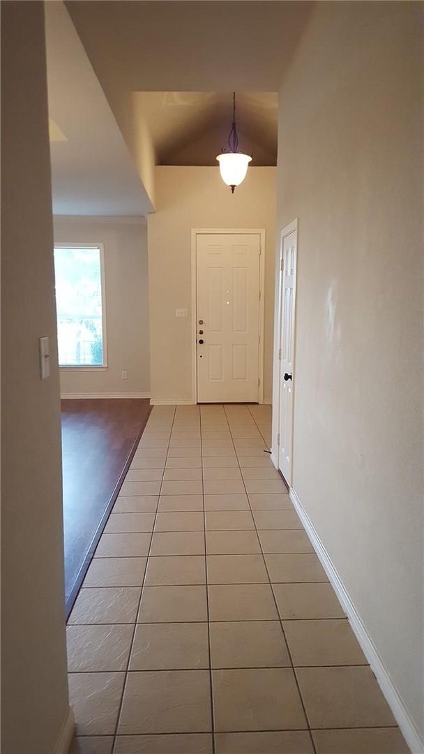 Foto del edificio - Charming two-story brick home in the desir...