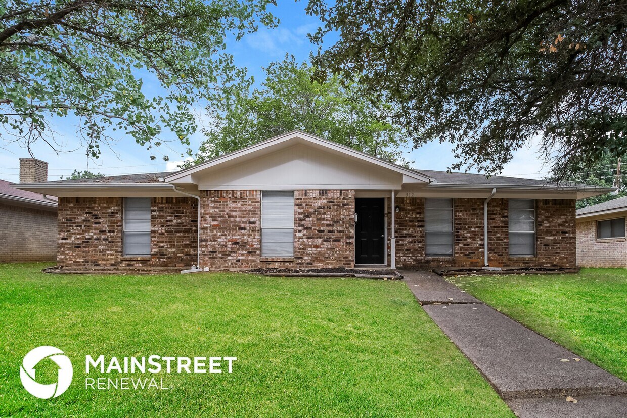Primary Photo - 512 Pine Bluff Dr