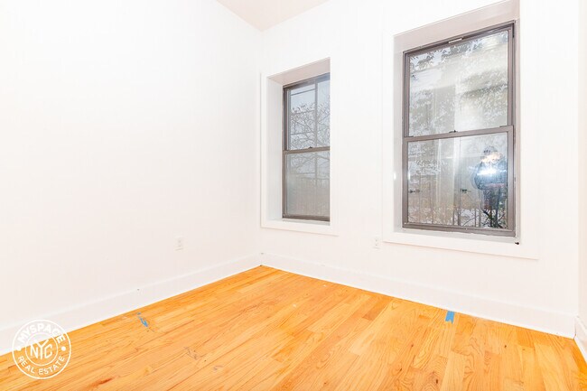 Building Photo - 930 DeKalb Ave