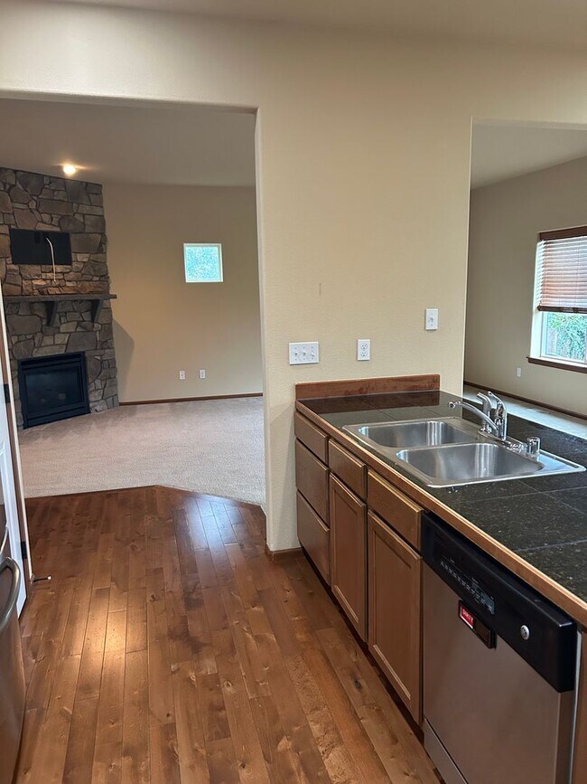 Foto del edificio - 4 Bedroom, 2.5 Bath Home in Larimer Crossing