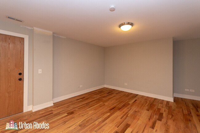 Foto del edificio - 556 W Arlington Pl