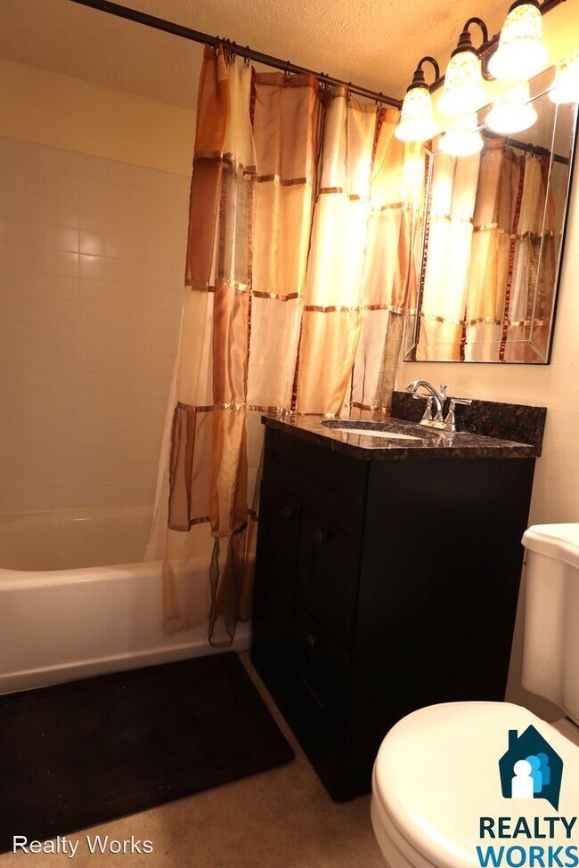 Building Photo - 3 br, 2 bath House - 4335 South 52nd Street
