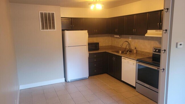 Foto del edificio - 240 E 400 N