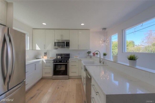 Building Photo - 12366 Laurel Terrace Dr