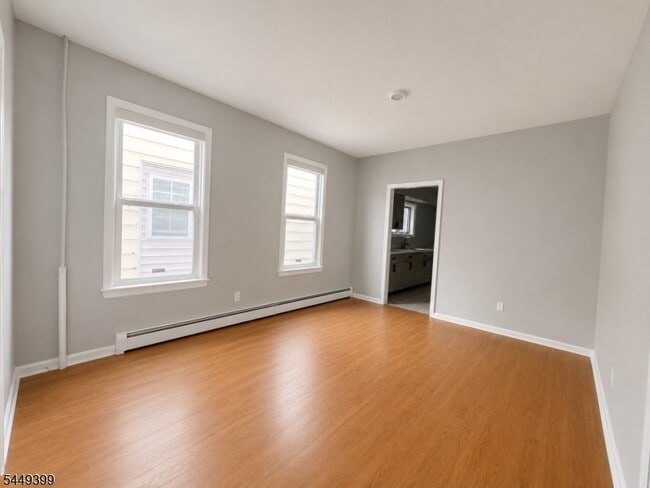 Foto del edificio - 1110 Hampton Pl