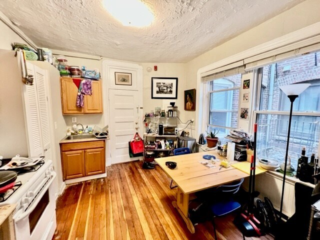 Building Photo - 14 Unity St