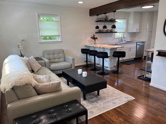 Building Photo - 2001 S Lorton St