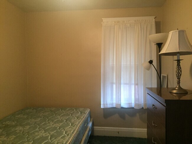 Bedroom - 2624 Chestnut St