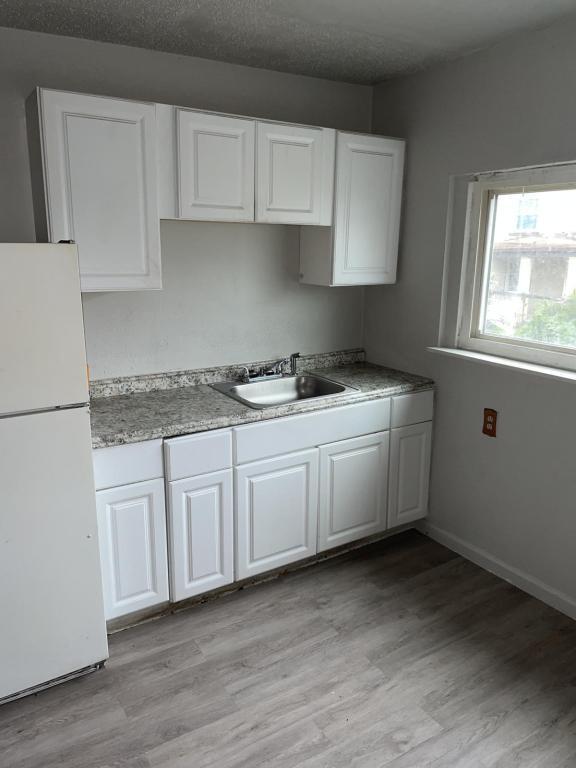 Building Photo - 3032 Merwyn Ave
