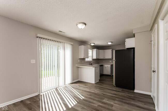 Building Photo - 265 E Pine Ridge Dr