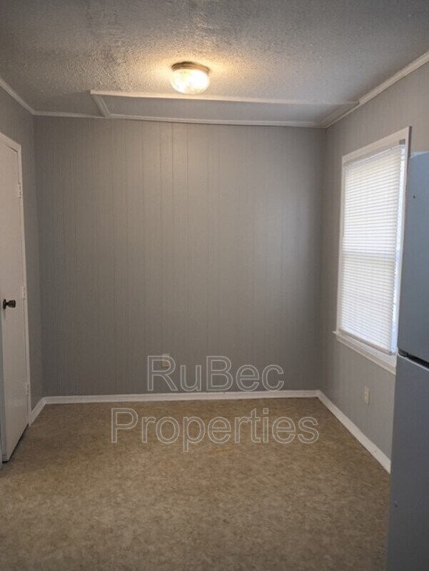 Foto del edificio - 115 E Maine Ave