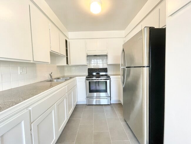 Building Photo - 1226 Larrabee St